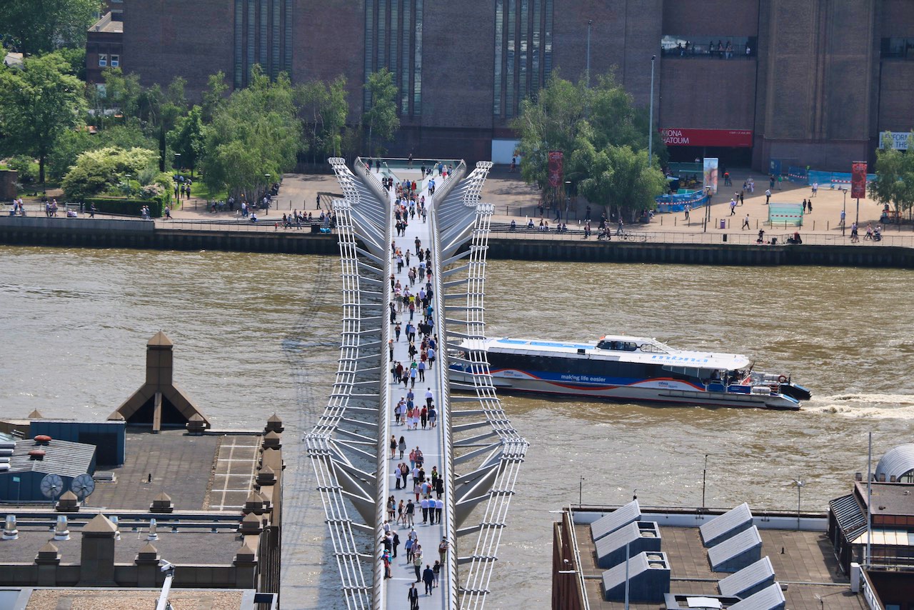 The Millenium Bridge between the cathedral and Tate Modern
